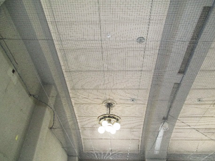 明石小学校体育館既存天井用防護ネット柵工事