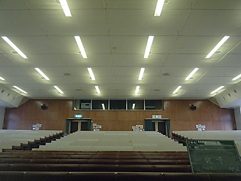 長崎大学講堂