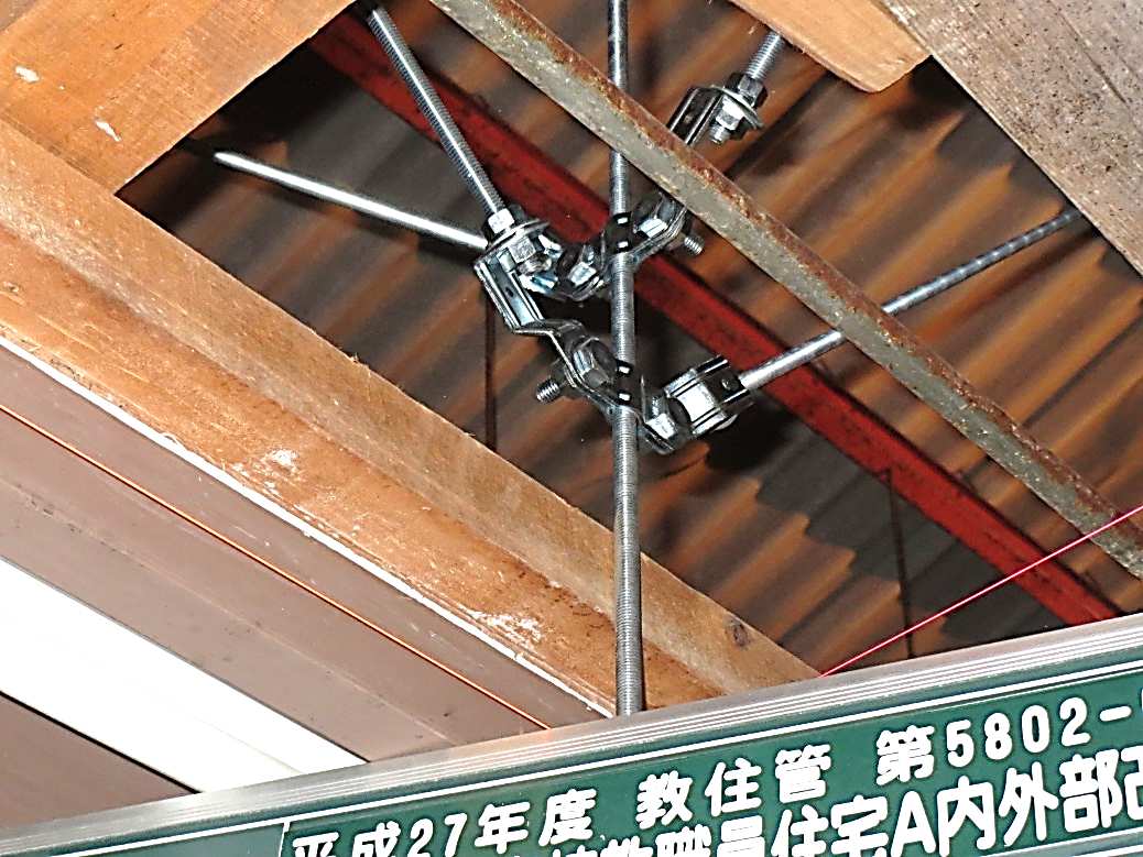 天井防護ネット工 ＳＡＩクランプ 吊ﾎﾞﾙﾄ振れ止め金具 取付状況